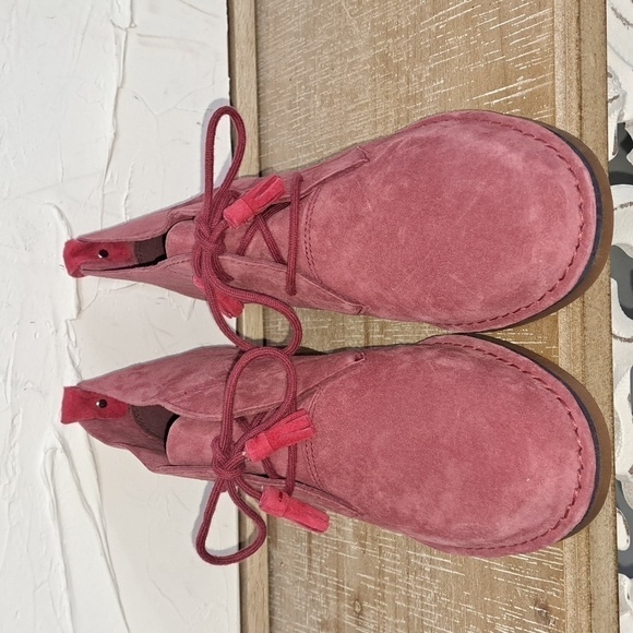 Hush puppies red/pink suede leather Chukka booties with ties Womens 9.5 NWOB - Picture 1 of 4
